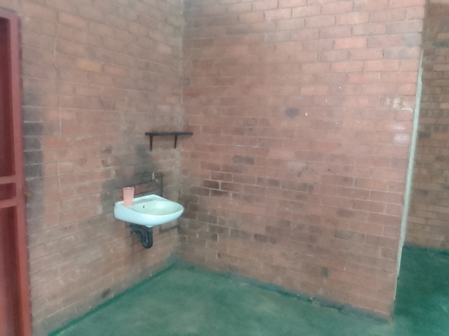 To Let commercial Property for Rent in Oos Einde North West